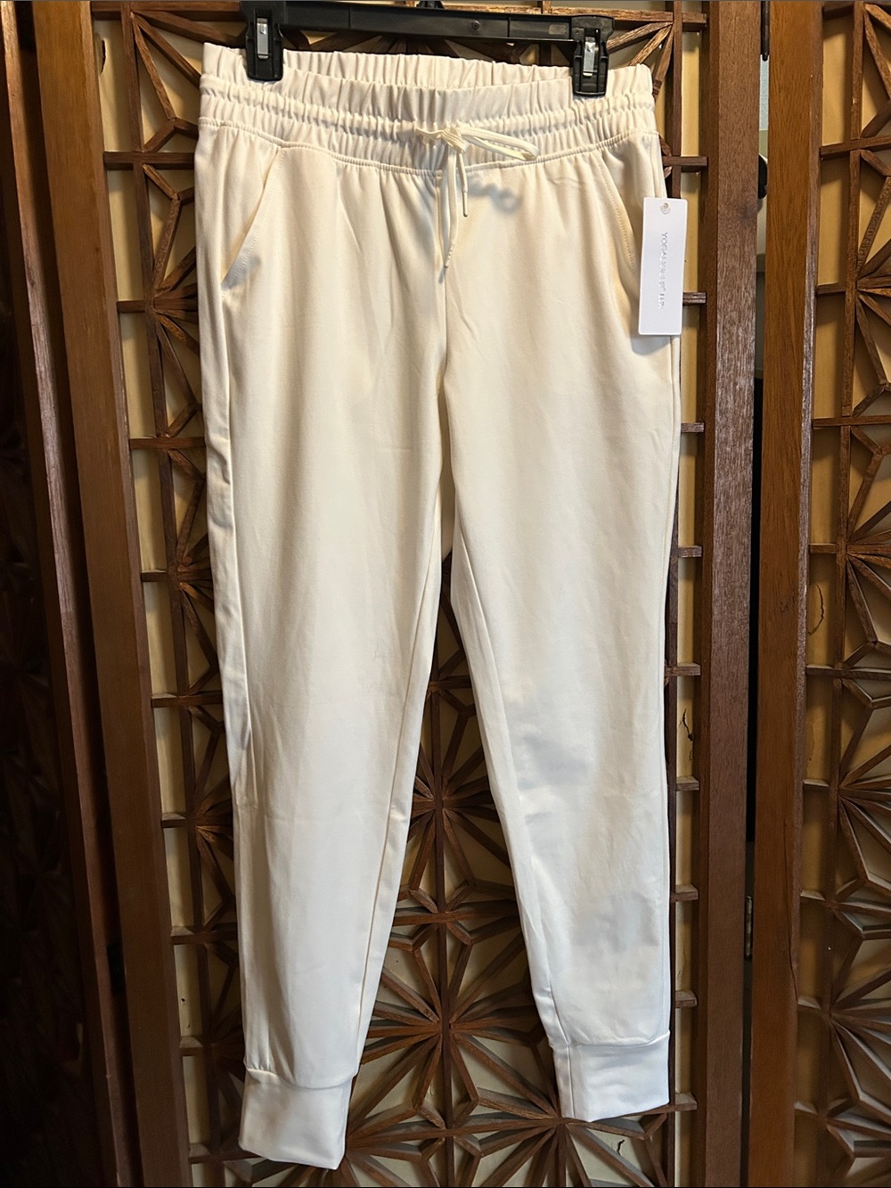 Yogalicious Lux Gardinia Cream Women's Jogger Sweatpants Pants Small NWT